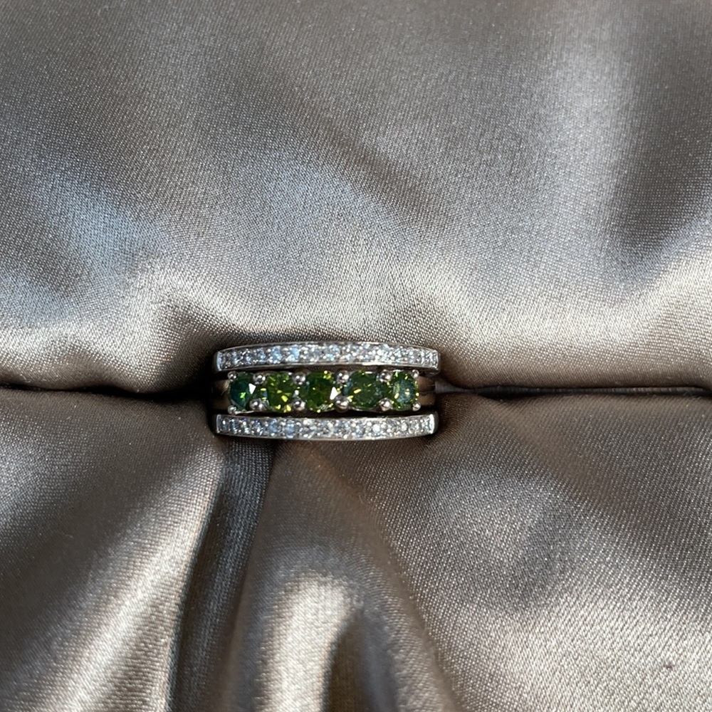 Natural Green Diamonds! White Diamonds! Solid 18k!